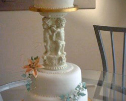 3 Tier Wedding-Cake on Romanesque Column